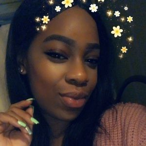 Meet your Posher, Tia